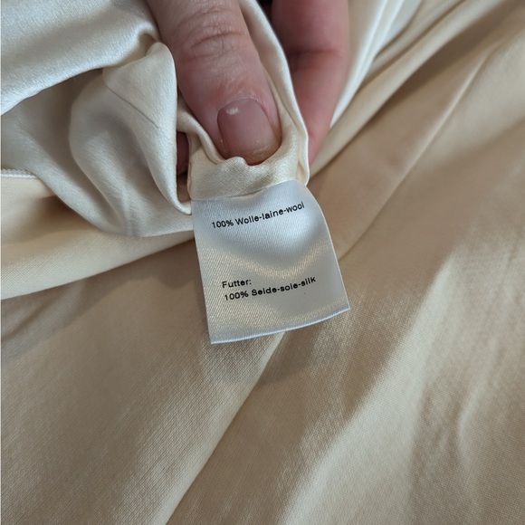 A-K-R-I-S 100% Silk 100% Wool - Picture 9 of 9